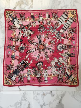 Hermès Seidenschal / Carré 90 – "Kachinas" von Kermit Oliver