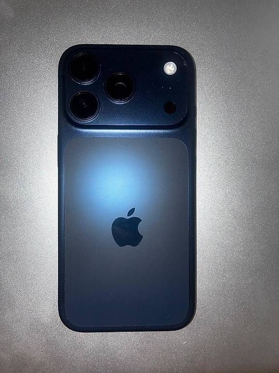 Telefoni cellulari / Smartphones: iPhone 17 Pro 256 Go  Deep Blue – Nuovo e nell'imballaggio originale da Yverdon-les-Bains venduto da pro_sc9s