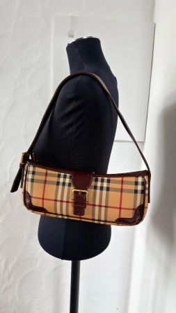 Burberry Schultertasche im klassischen Check-Muster