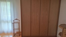 Kleiderschrank 4 Türen helles Holz