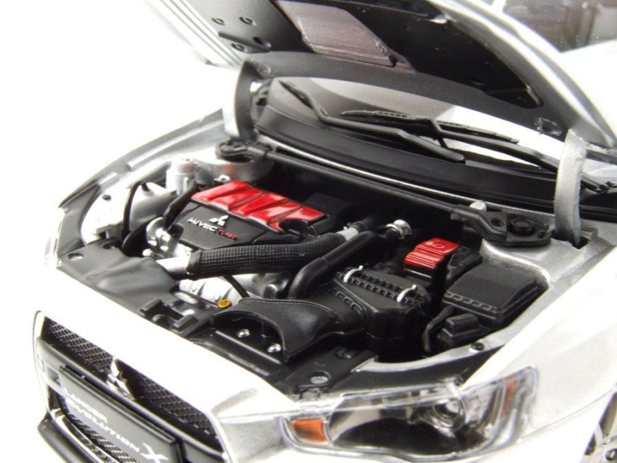 Mitsubishi Modellautos: Mitsubishi Lancer Evo X 2009-2016 silber met.        1:18 – Neu und originalverpackt aus Gerlafingen von espero88 7