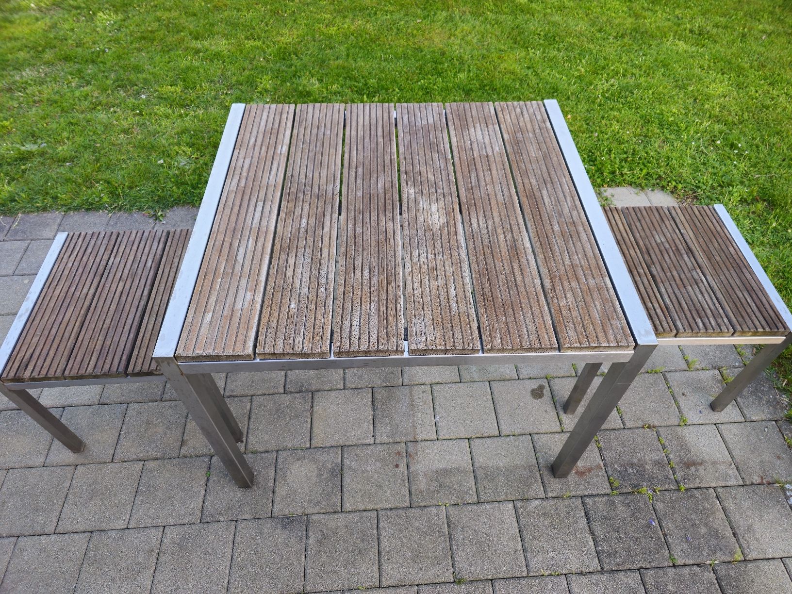 Tavoli: Gartentisch Holz / Edelstahl mit 2 Hocker – Usato da Etzgen venduto da VierRingeA6 3