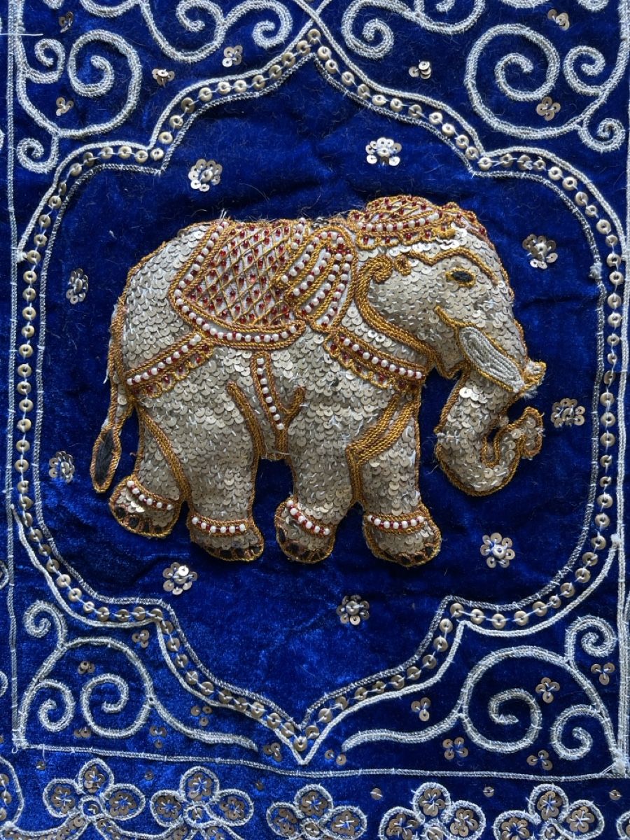 Stoffe: Wandteppich orientalisch blau mit Elefanten – Gebraucht aus Oberkirch LU von hoch3 2