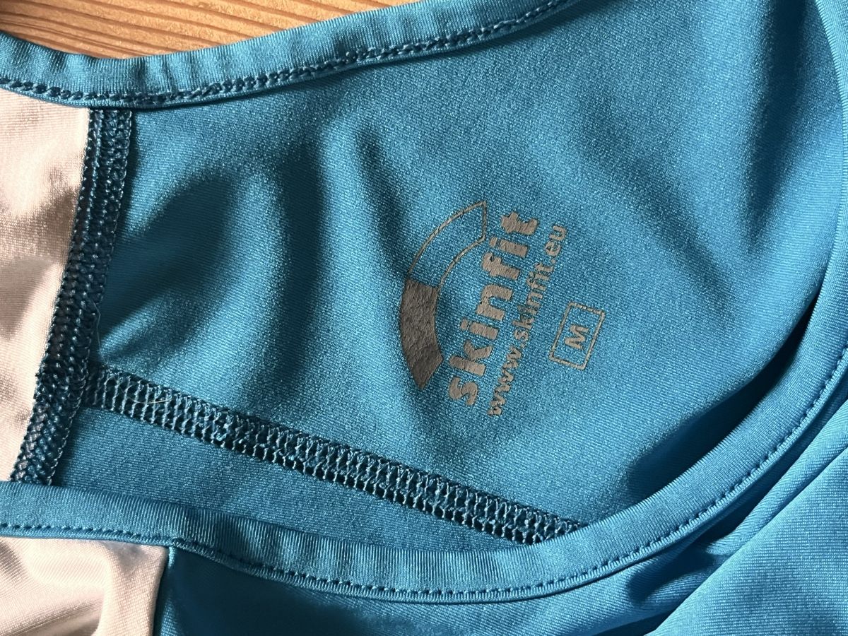 Skinfit Tops: Skinfit Tanktop Gr. M – Gebraucht aus Illnau von Anook05 2