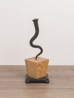 Skulptur Metall Nagel in Holz, Dekofigur