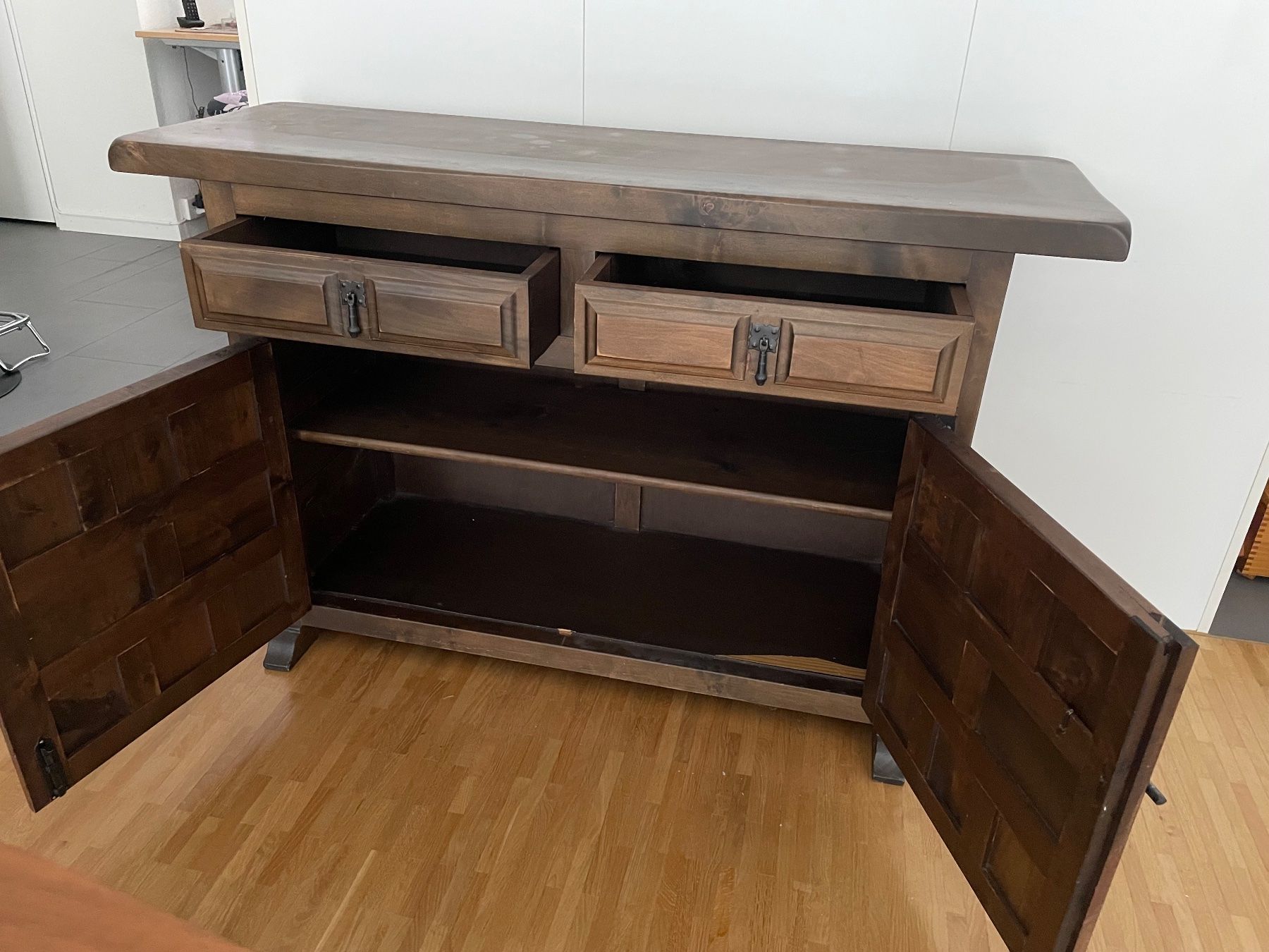 Kommoden: Rustikale Anrichte/Sideboard spanischer Stil mit Schubladen – Gebraucht aus Winterthur von moschtli20 4