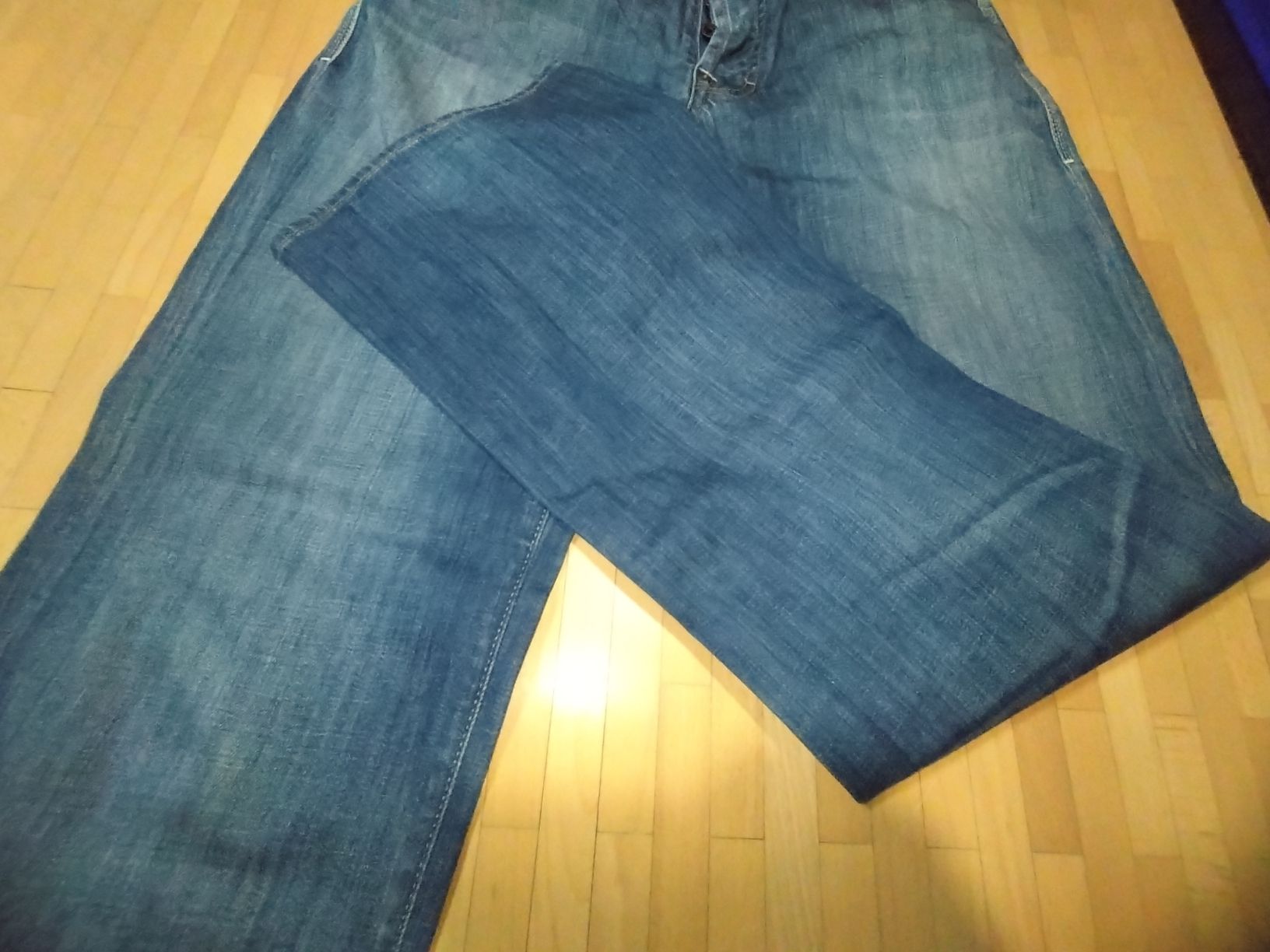 Hugo Boss Jeans: Jean Hugo Boss, taille 33/34, TBE – Usato da Farvagny-le-Grand venduto da LaCaverne 3