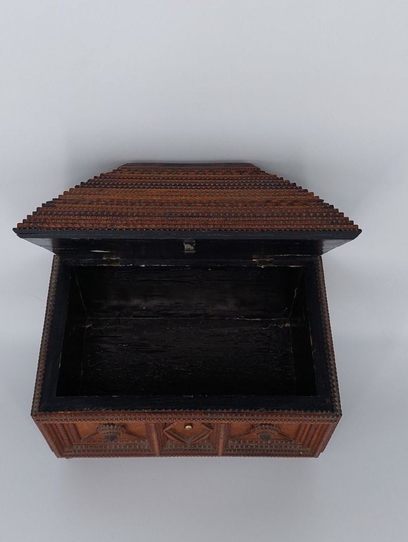 Cassapanche: Prächtige Tramp Art Schatulle Box – Usato da Dielsdorf venduto da anabur 4