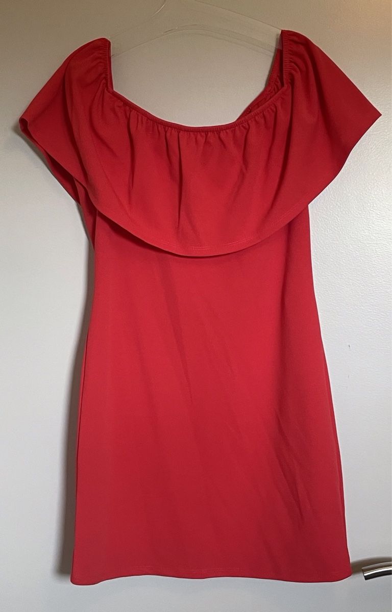 Vero Moda Kleider: Robe rouge Vero Moda épaules dénudées NEW – Neu und originalverpackt aus Vuadens von Nina11
