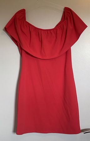 Robe rouge Vero Moda épaules dénudées NEW