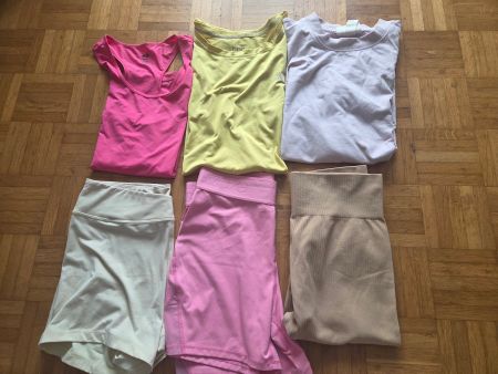 Sportkleidung Gr. M, Shirts, Leggins, Hot Pants