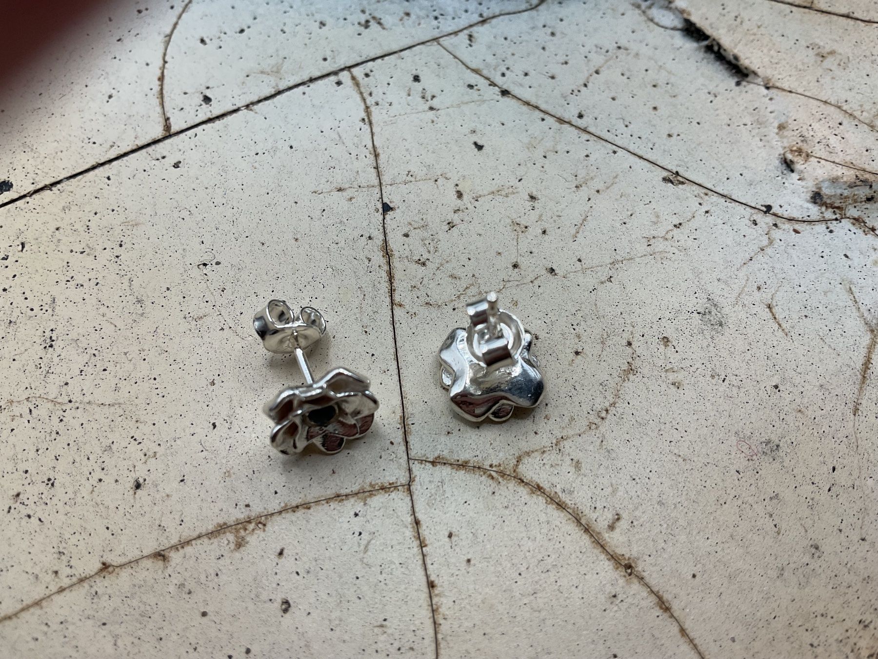 Orecchini pendenti & Orecchini a lobo: Kleine Blumen Ohrstecker, Sterlingsilber – Nuovo (secondo la descrizione) da luzern venduto da Alpendorf1 2