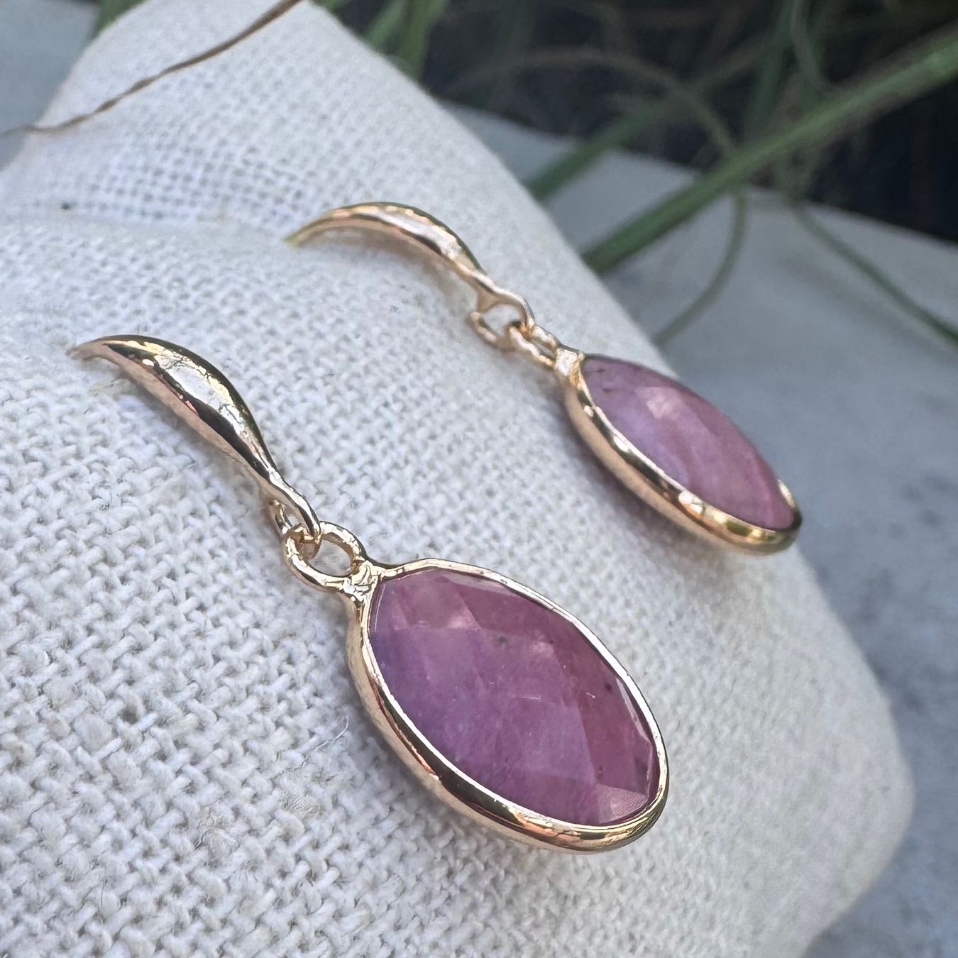 Orecchini pendenti & Orecchini a lobo: Wunderschöne schlichte RHODONIT Ohrhänger vergoldet – Nuovo e nell'imballaggio originale da Rombach venduto da Ivreajewels 3
