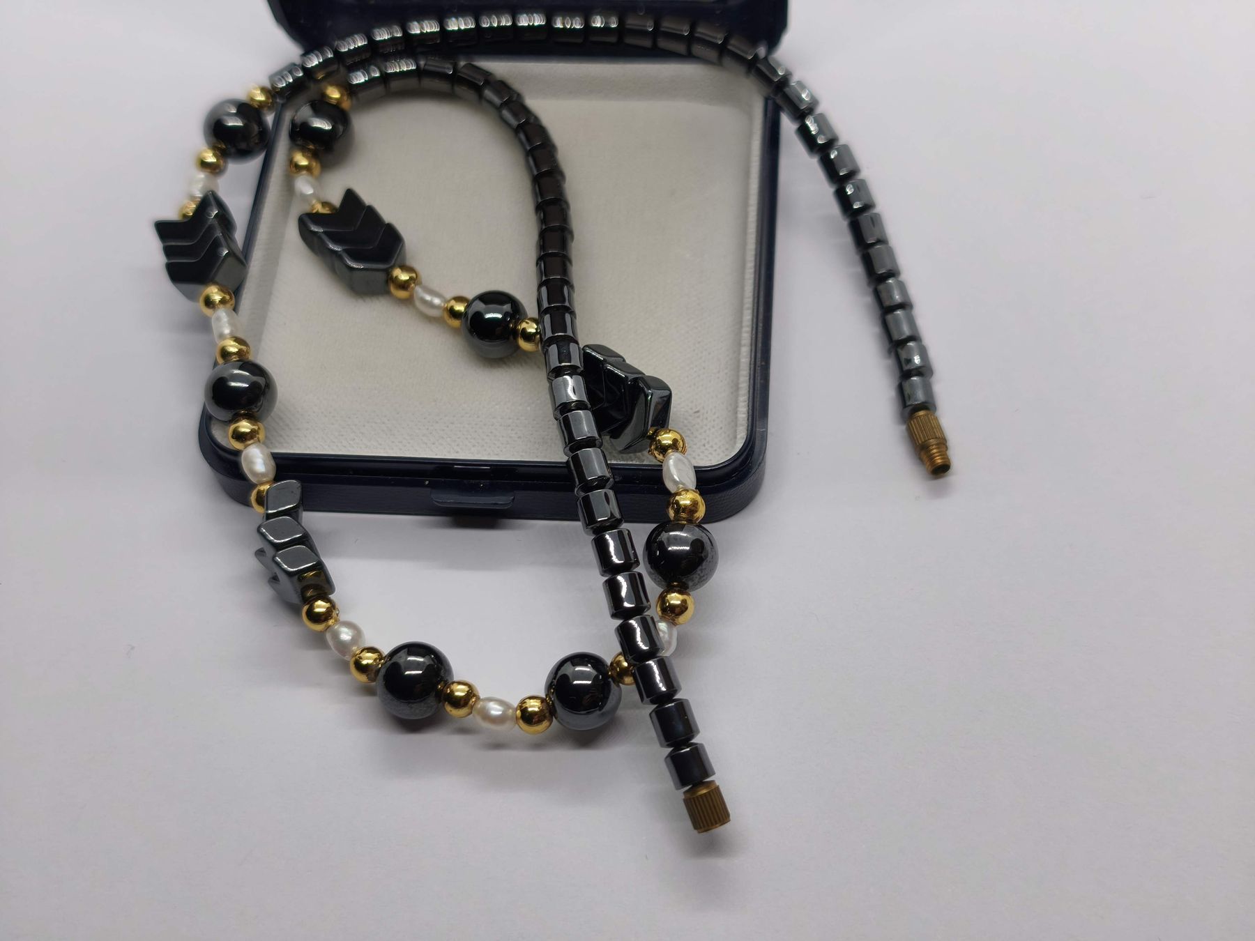 Catenine: Halskette Hematit echte Perlen Pfeile Goldfarben ca. 45cm – Usato da St. Gallen venduto da GIULESGG 3