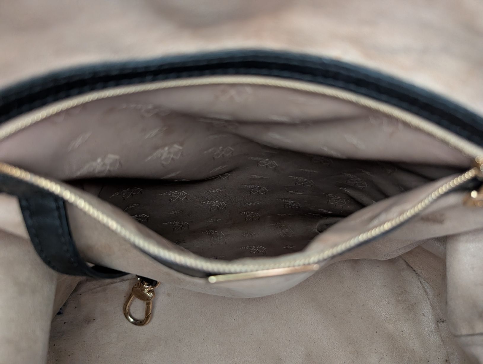 Maison Mollerus Sacs femmes: Maison Mollerus Beuteltasche schwarz mit Gold – D'occasion à Zürich par Time14 7
