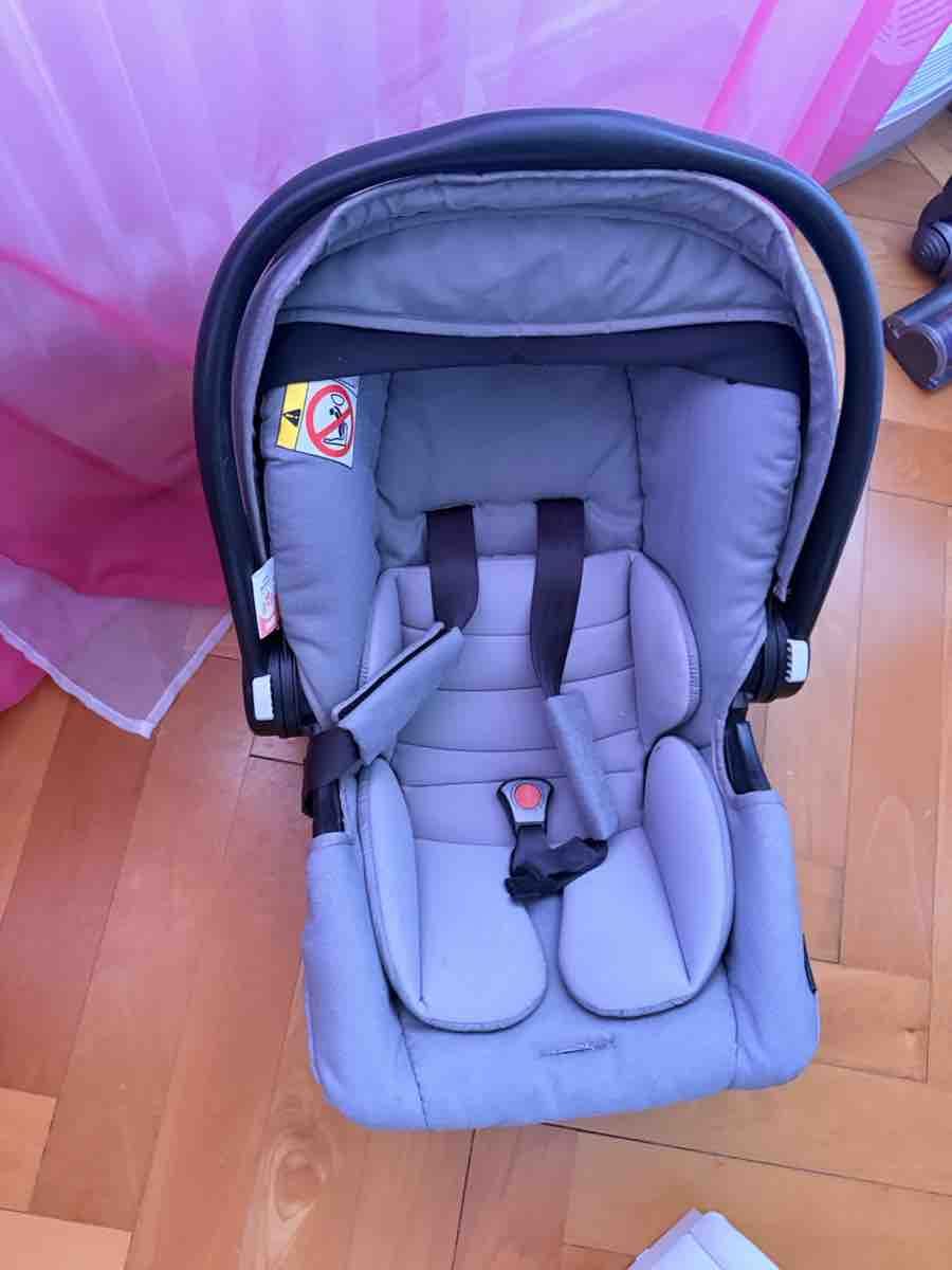Sièges auto: Siège auto gris bon état pour bébé – D'occasion à Bossonnens par per_5mgn
