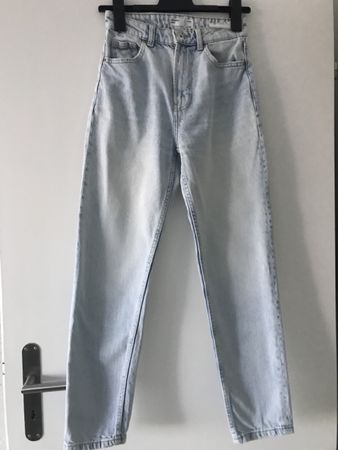 Bershka Mom Jeans, helle Waschung, Gr. 34, neuwertig! (53)