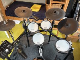 Roland V-Drums TD-25 Schlagzeug mit PM-10 Monitor