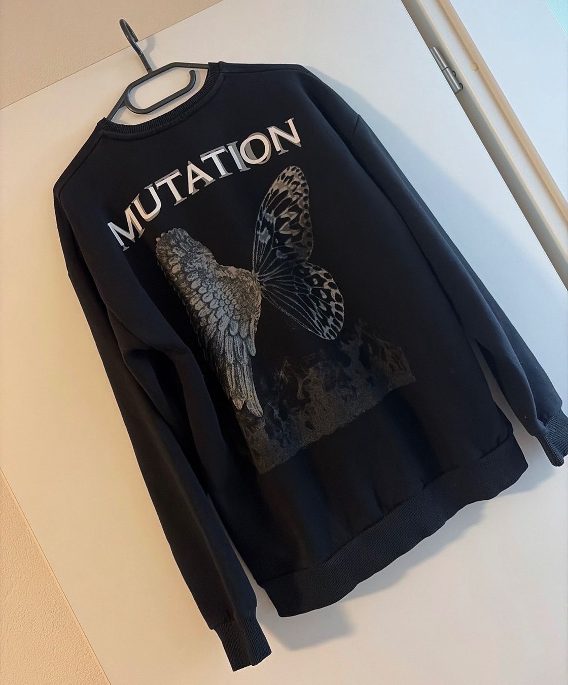 Pulls & Sweat-shirts: Sweatshirt Mutation schwarz (S) – D'occasion à Boswil par sza00 1