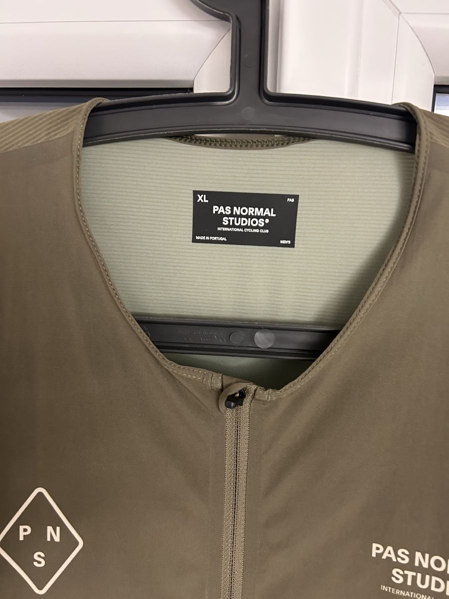 Costumes, combinaisons de sport et fonctionnelles: Pas Normal Studio Pro Suit  – D'occasion à Schwarzenbach SG par Steal84 2