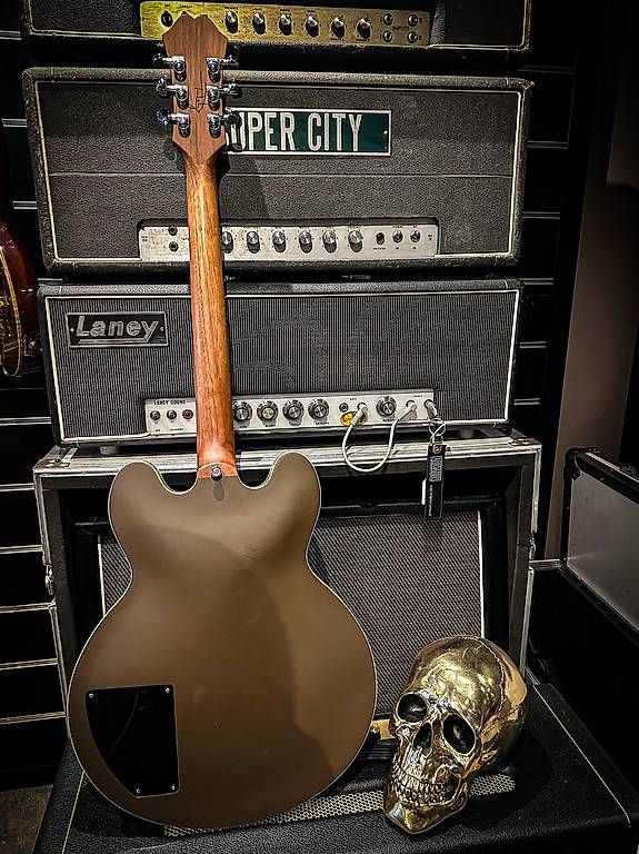 Epiphone Musikinstrumente: Epiphone  Tom Delonge signature  ES-333 – Gebraucht aus Montreux von Alligator-AMPS 3
