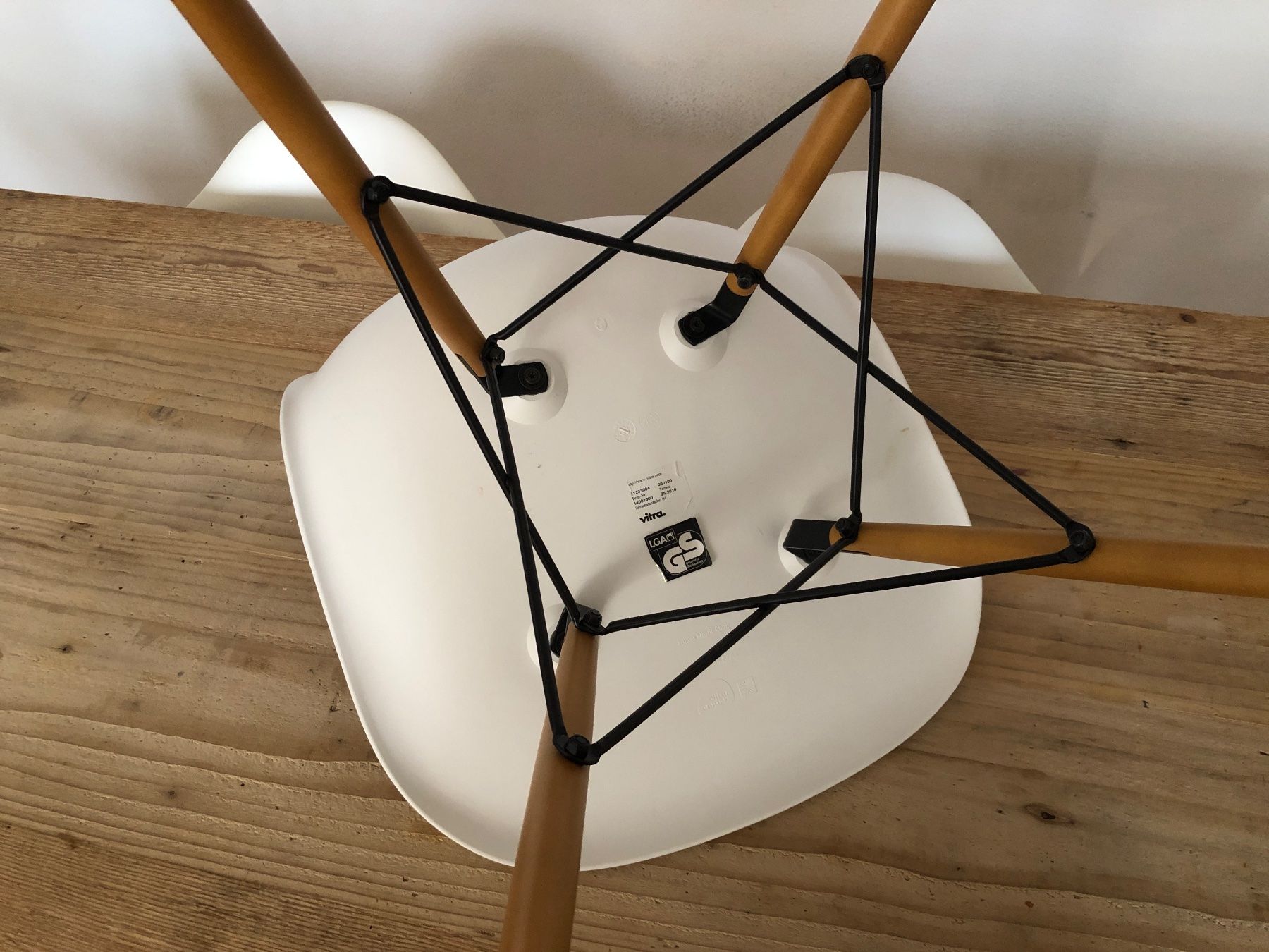 Eames Stühle: Vitra Eames Plastic Side Chair DSW Stuhl – Gebraucht aus Luzern von  2