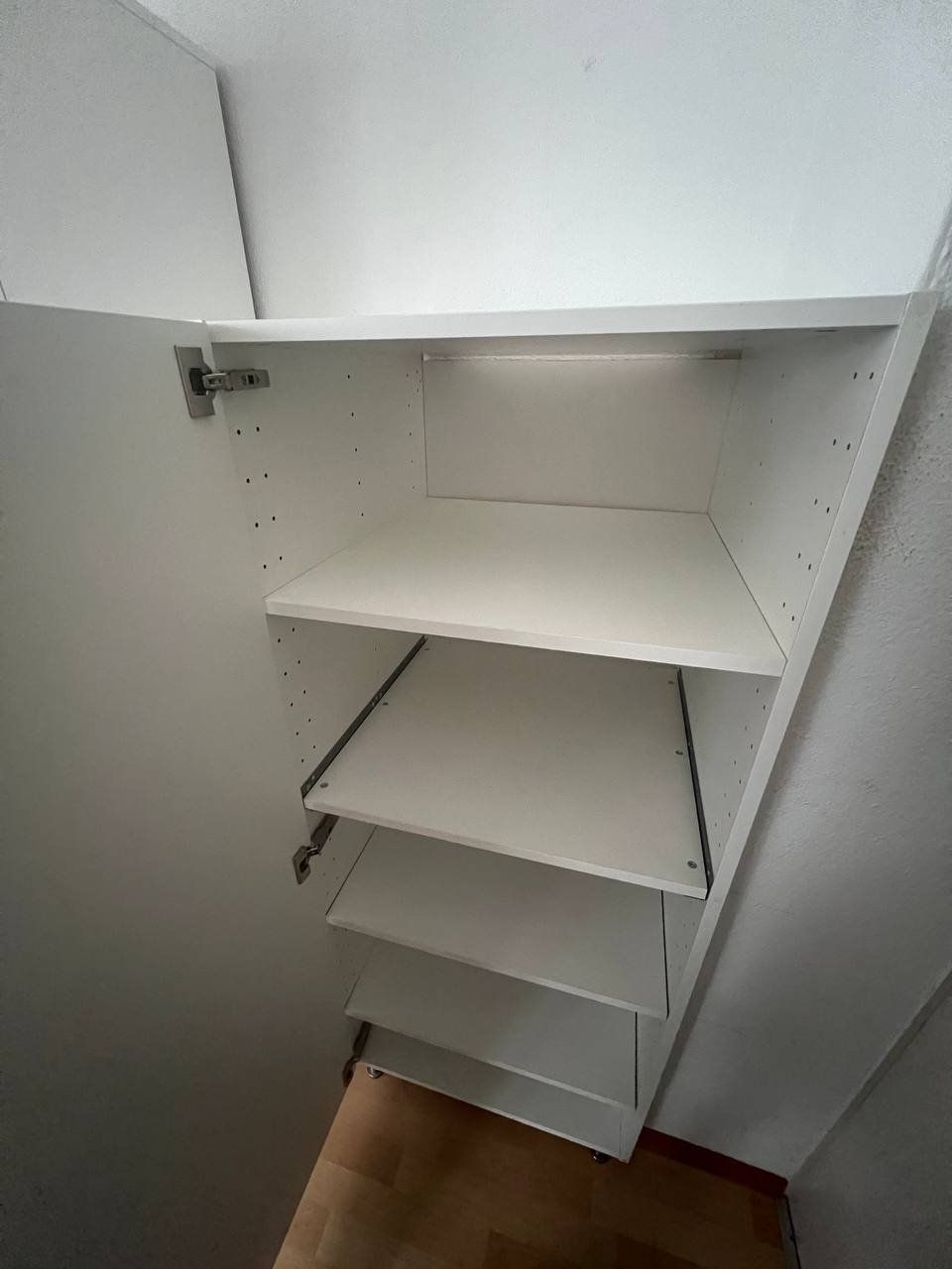 Armadi: Schrank Gratis per Abholung – Usato da Luzern venduto da Amirmarzieh 2