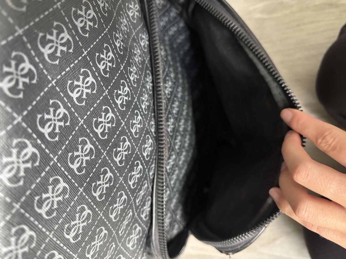 Guess Zaini: Sac à dos Guess Noir – Usato da Courtemaîche venduto da lau_j7b2 3