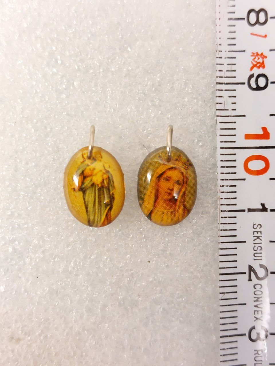 Ciondoli: 2 Sacred Pendants with double image, front and back – Usato da Pambio Noranco venduto da TREBORLOP 2