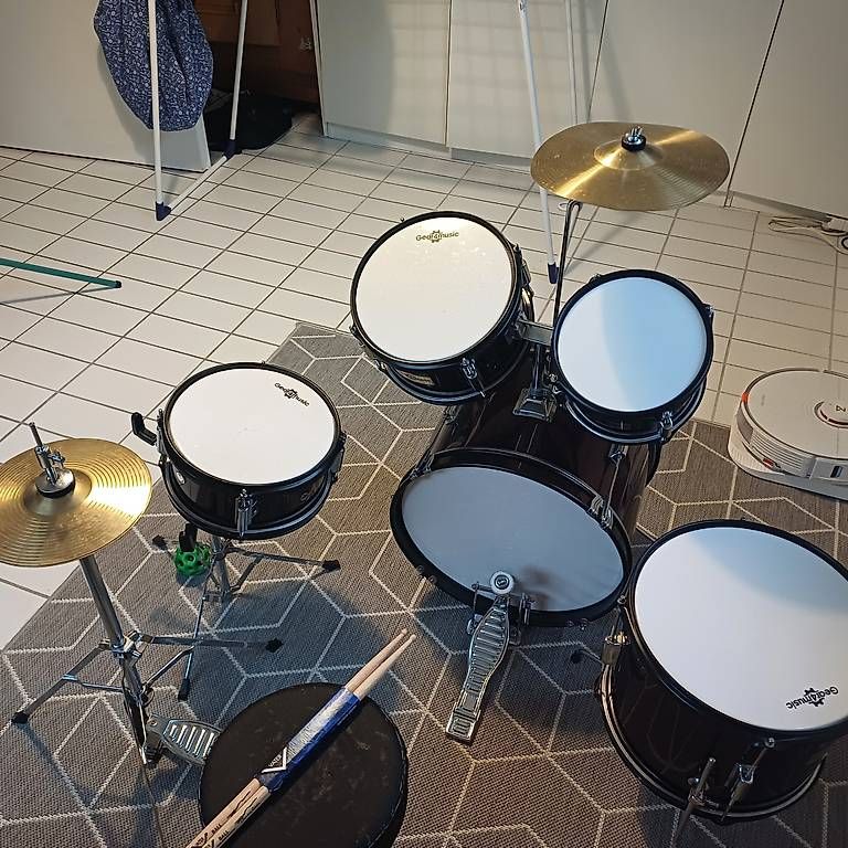 Musikinstrumente: Kinder-Schlagzeug  – Gebraucht aus Roggwil TG von nin_yhr9 2
