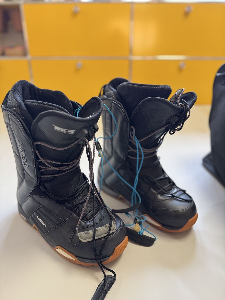 Snowboard Nitro Scarpe da uomo: Nitro Snowboard Boots Set – Usato da Wettingen venduto da daysuna 1