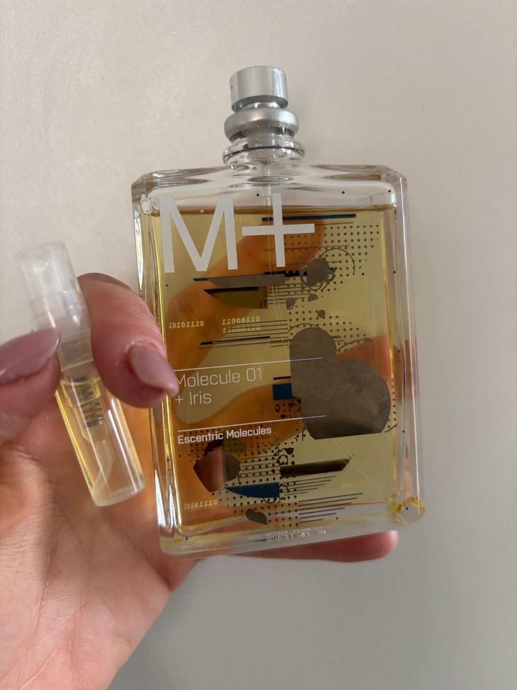 Parfums & Eau de Toilette: Molecule 01 + Iris Escentric Molecules EDT 2ML Abfüllung – D'occasion à Zürich par deruja