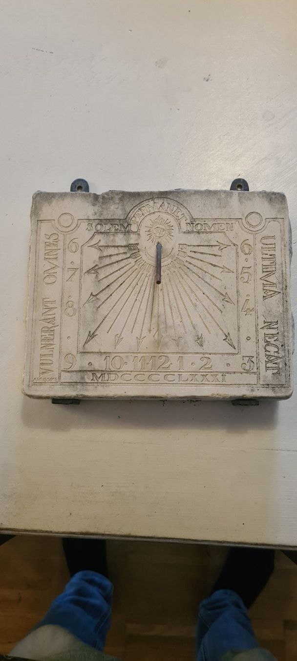 Sculture & Statue: Sonnenuhr – Usato da Schlieren venduto da Noni19