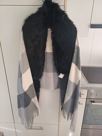 Warmer Winter Poncho mit Fellkragen im Karomuster, Neu!