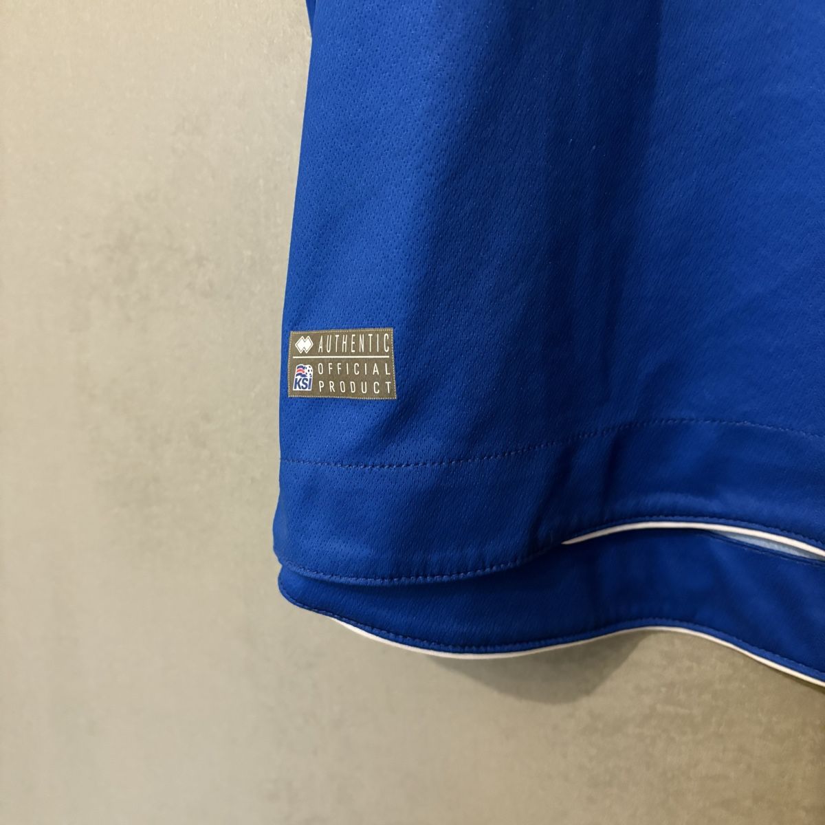 Leibchen & Hosen: Island Trikot Errea – Gebraucht aus Winterthur von LaBodega 2