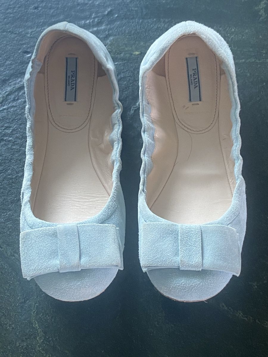Prada Damenschuhe: Prada Ballerinas hellblau Grösse 40.5 Wildleder mit Schleife – Gebraucht aus Kilchberg ZH von nst_js8r 1