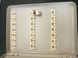 Safe / Kasten mit Schloss für 42 Schlüssel, gebraucht 