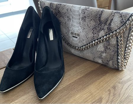 Pumps und Handtasche von Guess, Grösse 38