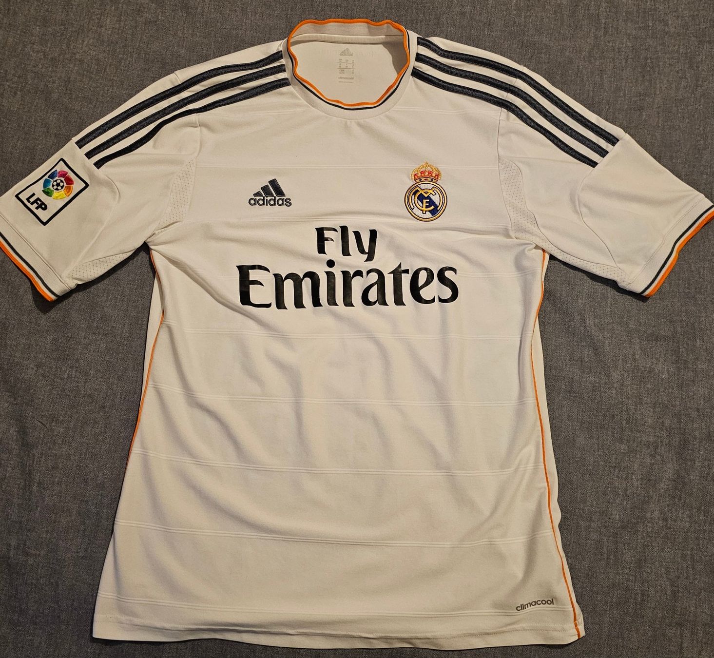 Real Madrid Leibchen & Hosen: Maillot Real Madrid 2013-2014 / Z29356 – Gebraucht aus Epalinges von Kont1