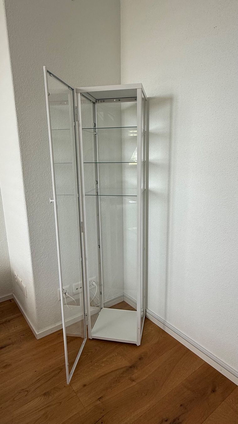 Ikea Vetrine: Vitrine IKEA – Usato da Stäfa venduto da dondolo10 1