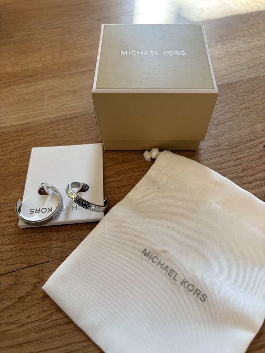 Michael Kors Ohrringe & -stecker: Ohrringe Michael Kors silberfarben   – Neu und originalverpackt aus Allschwil von Juicysplash8