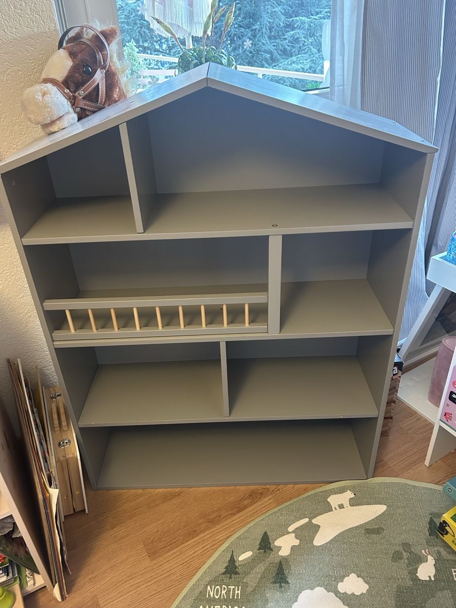 Puppenhäuser & -möbel: Puppenhaus – Neu (gemäss Beschreibung) aus Küsnacht ZH von First_to_secondhand