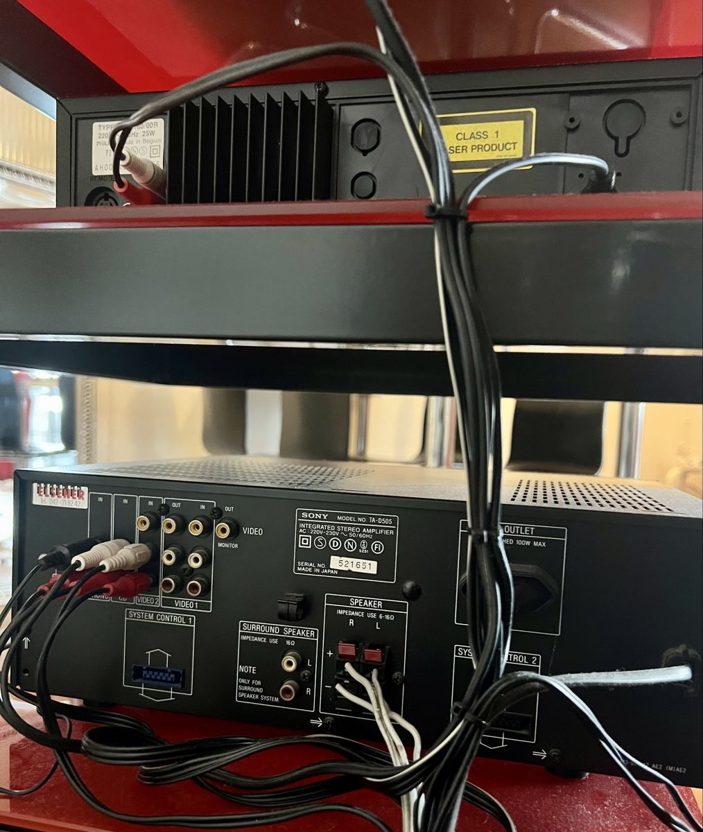NorStone Wandhalterungen: Norstone Hi-Fi Rack/CD-Player/Verstärker/Plattenspieler – Gebraucht aus Hunzenschwil von Madachica 7