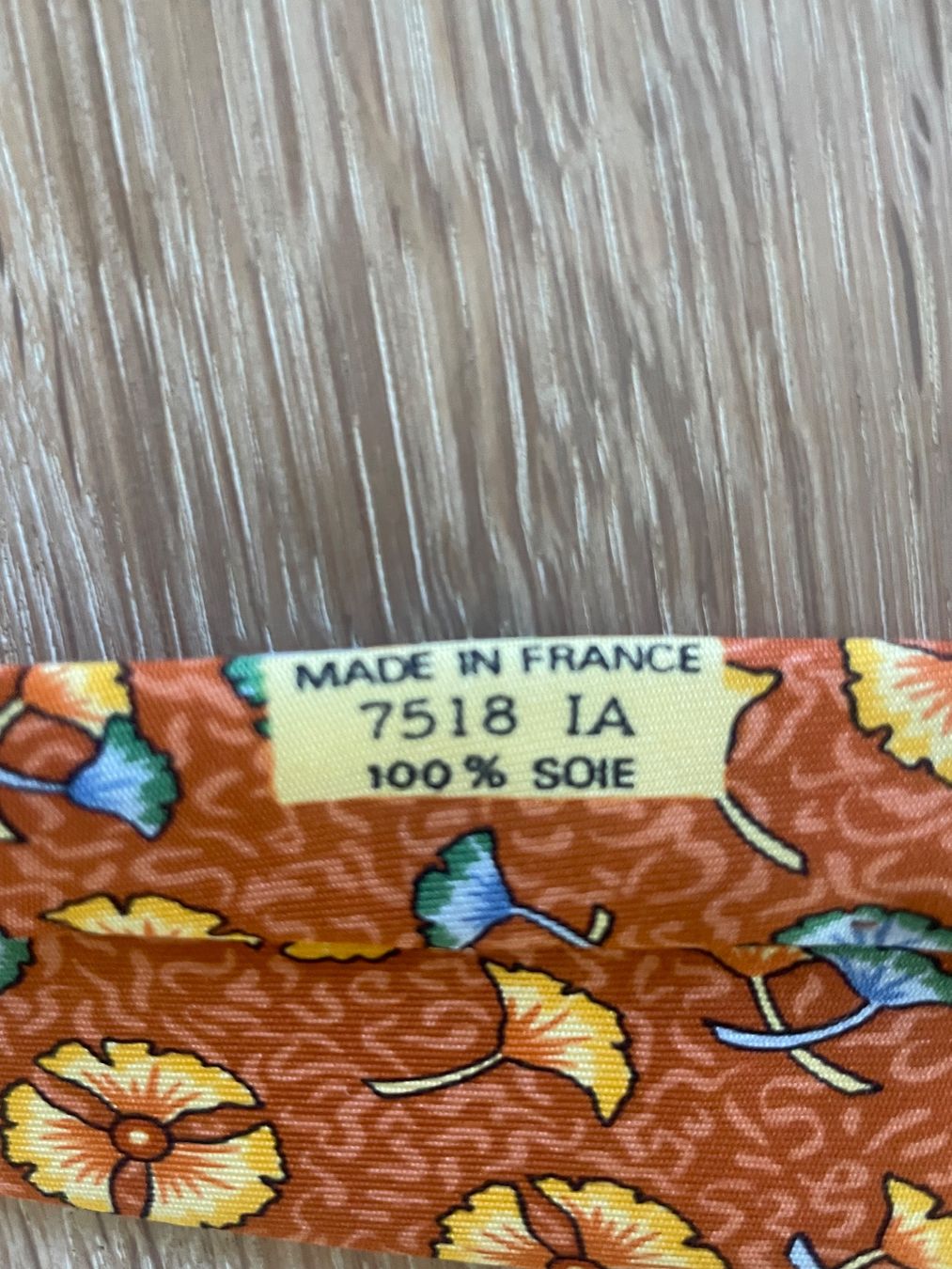 Hermès Krawatten: HERMÈS Seidenkrawatte – Gebraucht aus Hünenberg See von DND5 5