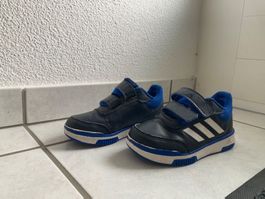 Adidas Turnschuhe Gr. 28, Klettverschluss