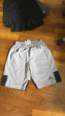 Adidas Shorts grau schwarz