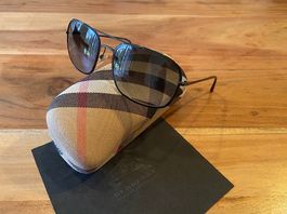 Burberry Sonnenbrille mit Etui - quiet luxury