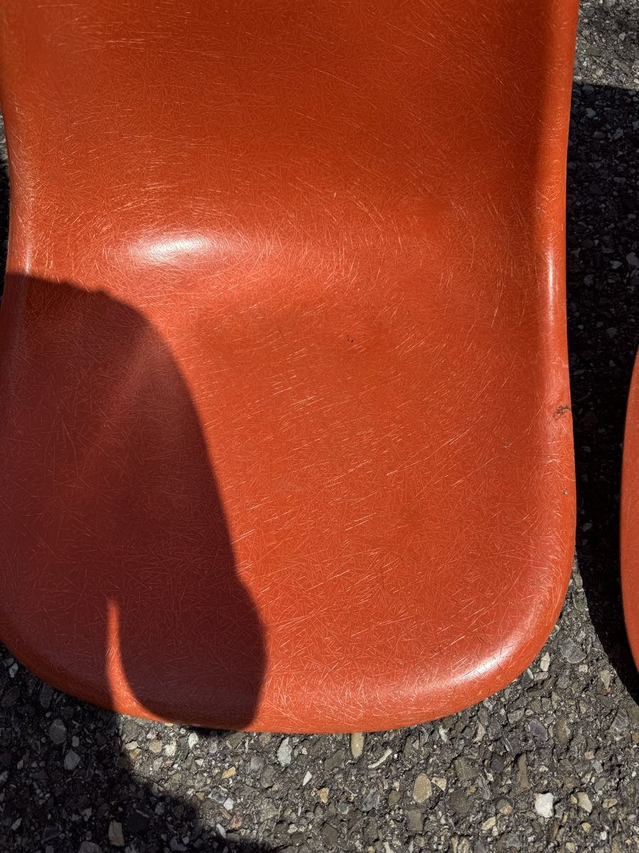 Stühle: 5 Eames Schalen Orange ab 1.- Defekt  – Gebraucht aus Grenchen von Design-Outlet 5