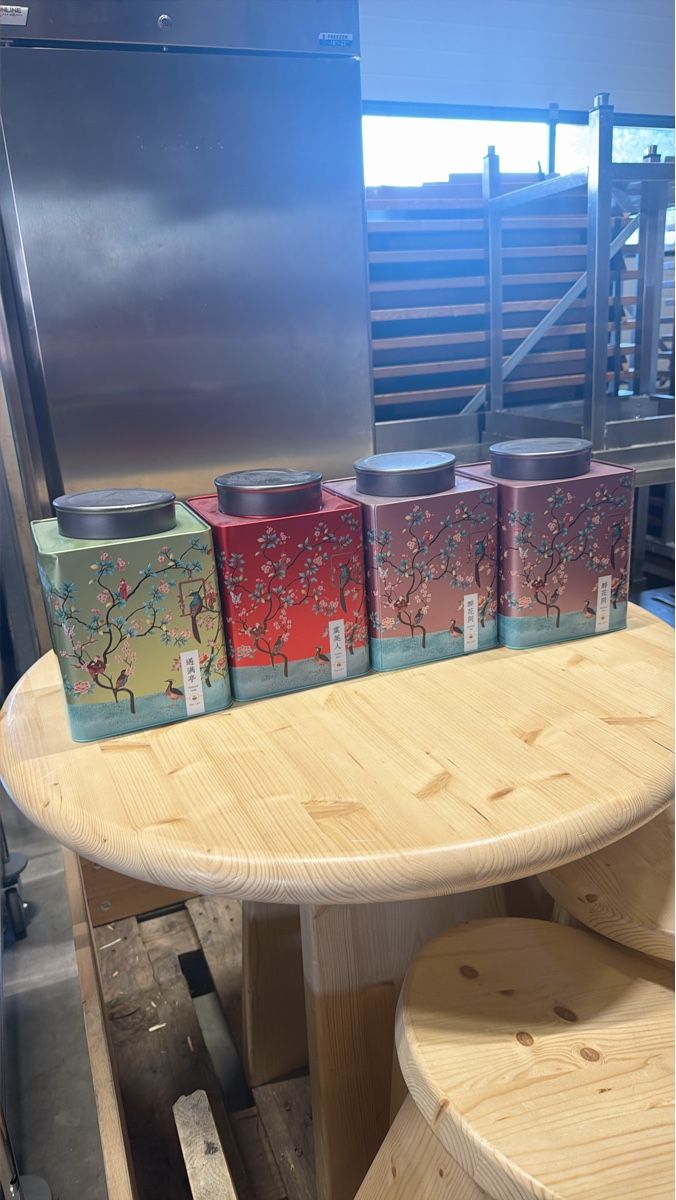 Altro per la casa: 4 Teedosen Blumen und Vögel Design – Usato da Niederglatt ZH venduto da RWOG