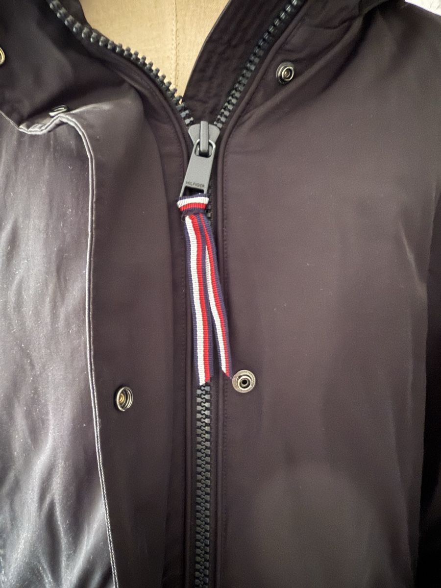 Tommy Hilfiger Jacken: Tommy Hilfiger Winterjacke Grösse L – Gebraucht aus Uzwil von Weihnachtsgnom 3
